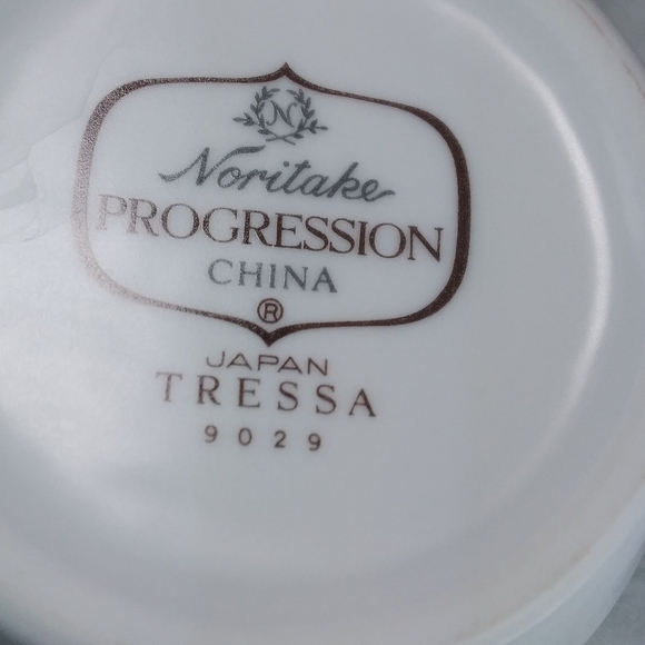 Noritake Progression TRESSA Creamer White Yellow Black Flowers 9029 - Picture 8 of 11
